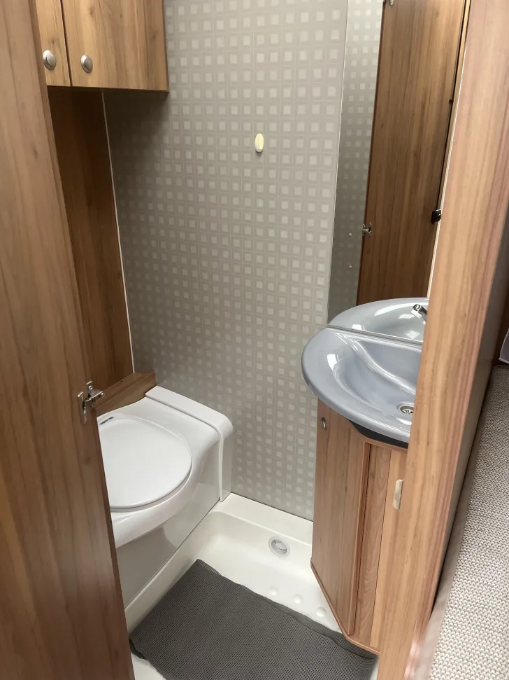 Fahrzeugbild Bürstner Averso 420 TS #6