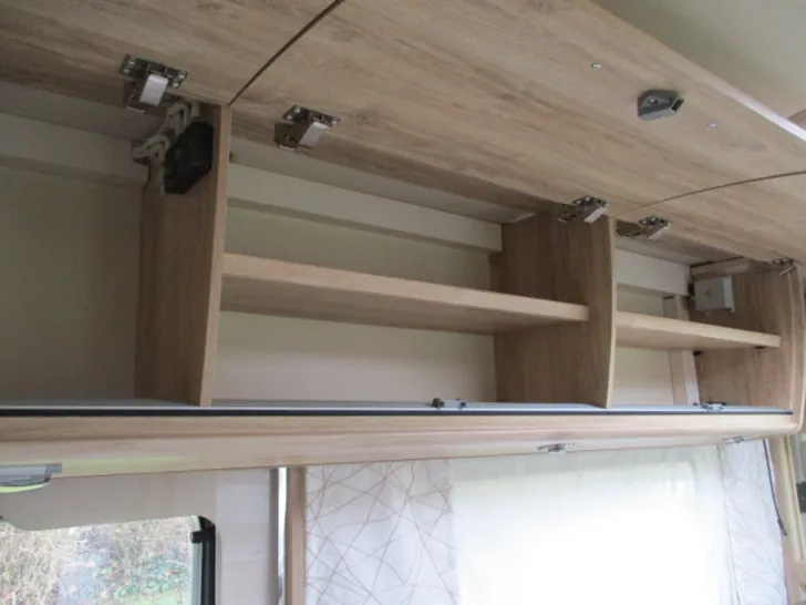 Fahrzeugbild Eura Mobil Integra Line IL 695 LF inkl. SAT + TV/Dachklima #11