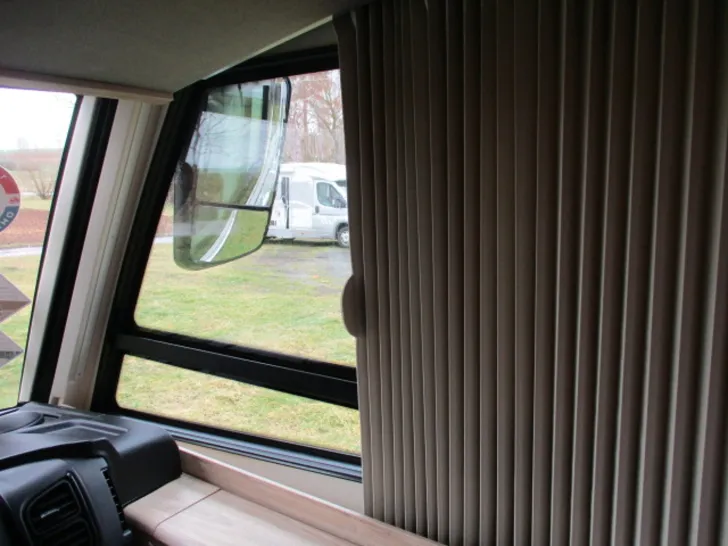 Fahrzeugbild Eura Mobil Integra Line IL 695 LF inkl. SAT + TV/Dachklima #28