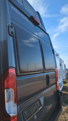 Schräg Hinten