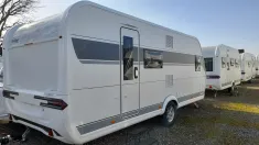 Bild 1 Hobby De Luxe 560 KMFe 2000kg; Vorzeltaußensteckdose