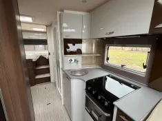 Bild 8 Bürstner Elegance I 910 G Autom./RFK/Navi/Markise