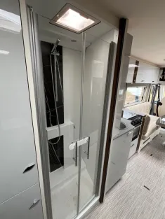 Bild 9 Bürstner Elegance I 910 G Autom./RFK/Navi/Markise