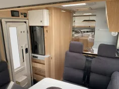 Bild 12 Hymer B-MC I 600 Whiteline (Autom.RFK.Hubstützen hint)