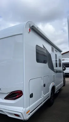 Schräg Hinten Knaus L!VE WAVE 650 MF Platinum Selection Automatik/ Care Drive Advance