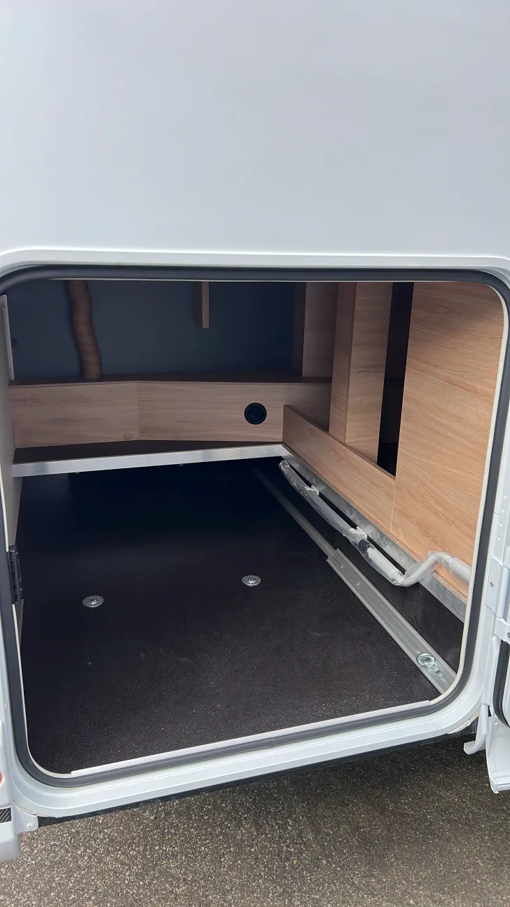 Heckgarage Knaus L!VE WAVE 650 MF Platinum Selection Automatik/ Care Drive Advance
