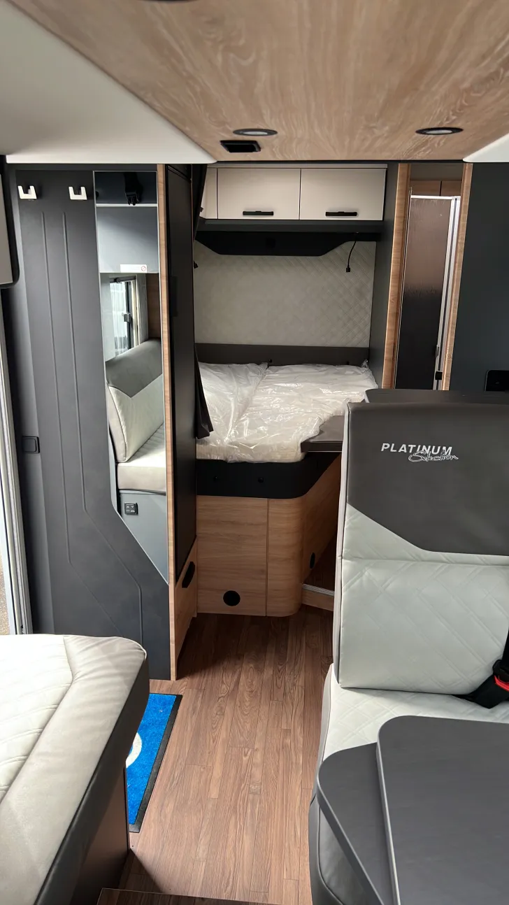 Sicht vorne-hinten Knaus L!VE WAVE 650 MF Platinum Selection Automatik/ Care Drive Advance