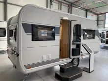 Fahrzeugbild Hobby De Luxe 460 UFe InterCaravaning Modell 2025 / Mover / Fahrradträger #6