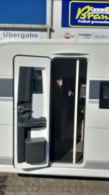 Fahrzeugbild Hobby De Luxe 560 KMFe 2000kg; TV-Halter; Univer.dose #5