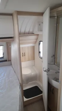 Fahrzeugbild Hobby De Luxe 560 KMFe 2000kg; TV-Halter; Univer.dose #14