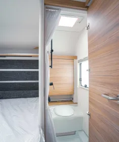 Bild 13 Dethleffs Nomad 560 FMK **PREISVORTEIL: 3.306 EURO**