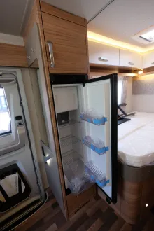 Fahrzeugbild Weinsberg CaraSuite 650 MF 140 PS Schalter #15