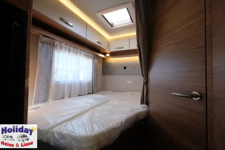 Fahrzeugbild Weinsberg CaraSuite 650 MF 140 PS Schalter #17