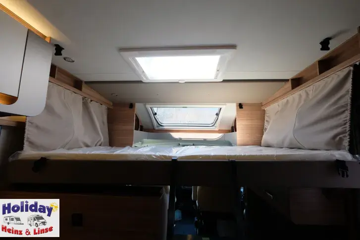 Fahrzeugbild Weinsberg CaraSuite 650 MF 140 PS Schalter #18