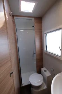 Fahrzeugbild Weinsberg CaraSuite 650 MF 140 PS Schalter #19