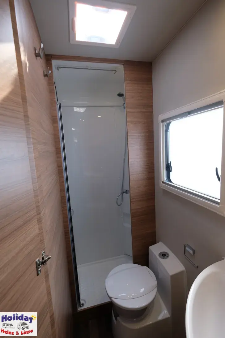 Fahrzeugbild Weinsberg CaraSuite 650 MF 140 PS Schalter #19