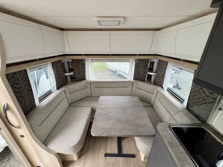 Fahrzeugbild Hobby De Luxe 460 UFe #7