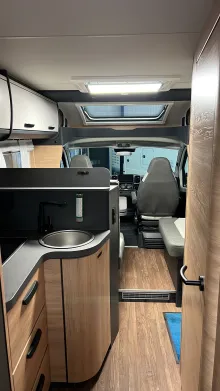 Sicht vorne-hinten Knaus L!VE TI 700 MEG Care Drive Advance