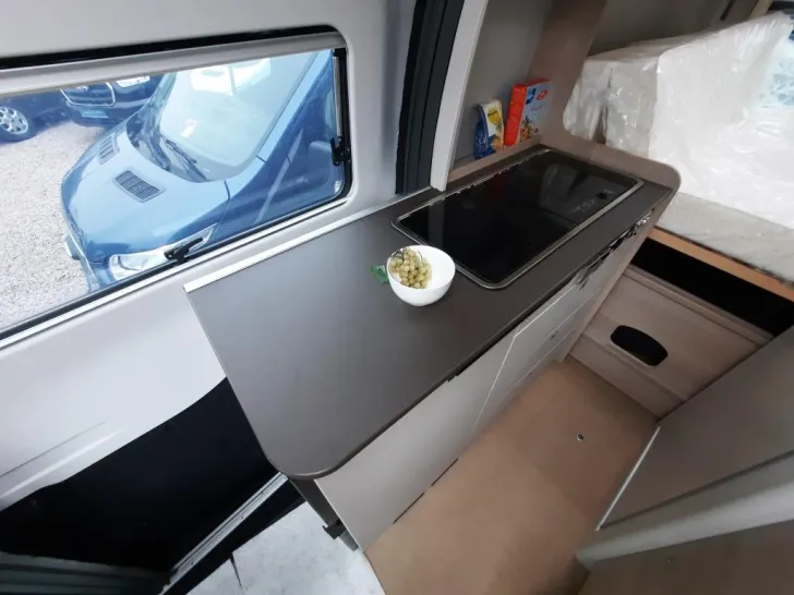 Fahrzeugbild Bürstner Lineo C 590 #12