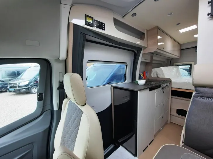 Fahrzeugbild Bürstner Lineo C 590 #6