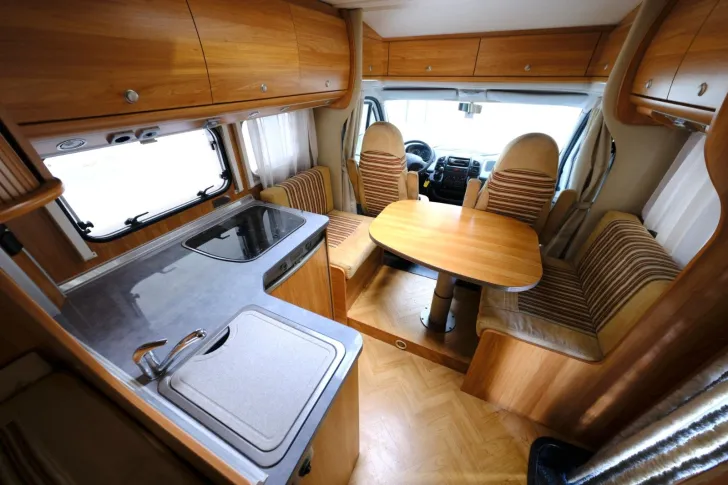 Fahrzeugbild Bürstner T 580 Marano/Festbett/Solar/Markise/nur 5,99 m #9