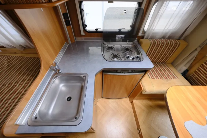 Fahrzeugbild Bürstner T 580 Marano/Festbett/Solar/Markise/nur 5,99 m #19