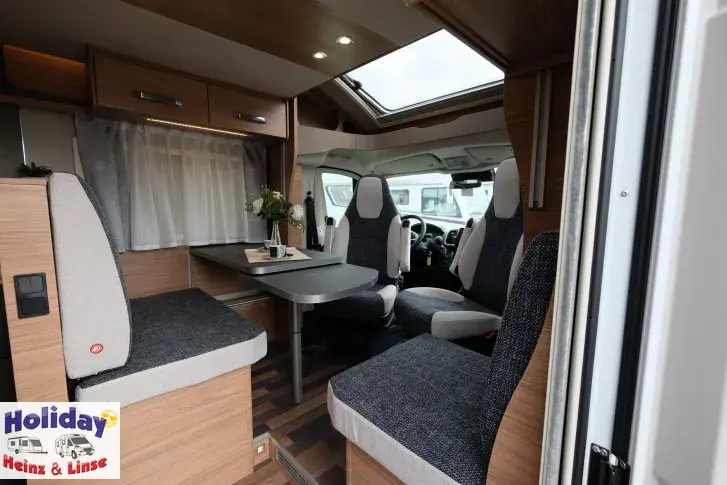 Fahrzeugbild Weinsberg CaraSuite 700 ME 140 PS Schalter #12