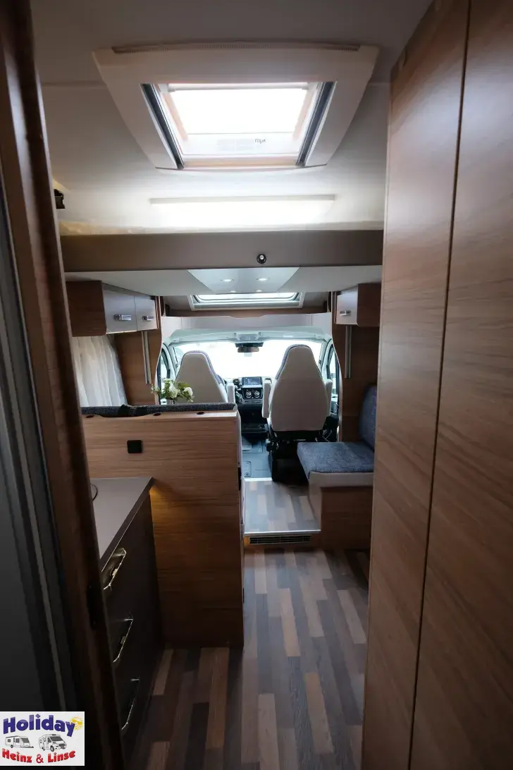 Fahrzeugbild Weinsberg CaraSuite 700 ME 140 PS Schalter #16