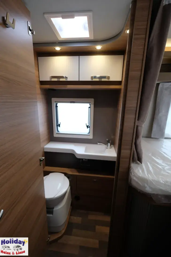 Fahrzeugbild Weinsberg CaraSuite 700 ME 140 PS Schalter #19