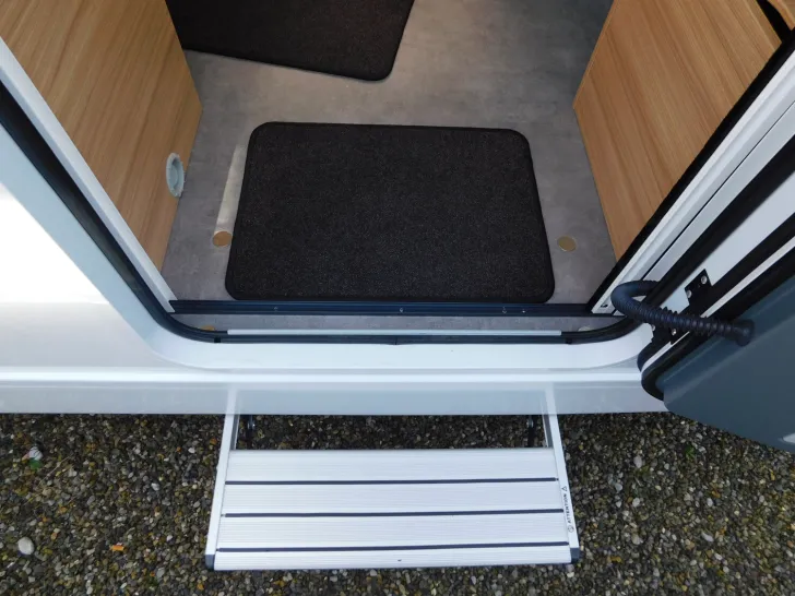 Fahrzeugbild Dethleffs Just 90 T 7052 DBM Hubbett, 5.Sitzplatz,Navi+RFK #6