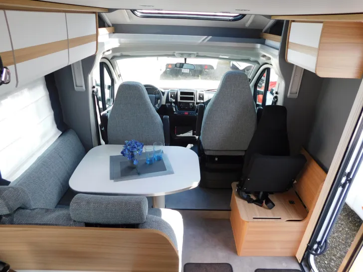 Fahrzeugbild Dethleffs Just 90 T 7052 DBM Hubbett, 5.Sitzplatz,Navi+RFK #18