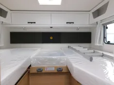 Bild 13 Sunlight T 67S Hubbett, AWT isoliert, großer Kühlschrank