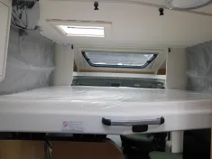Bild 17 Sunlight T 67S Hubbett, AWT isoliert, großer Kühlschrank