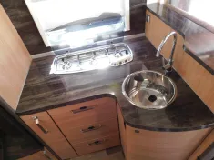 Bild 17 Knaus Sky Wave 700 MEG Klima, RFK, AHK, Hubbett