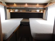Bild 19 Knaus Sky Wave 700 MEG Klima, RFK, AHK, Hubbett