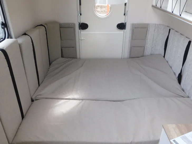 Fahrzeugbild Hobby Beachy 420 Neuss-Edition inkl. Sonnensegel #17