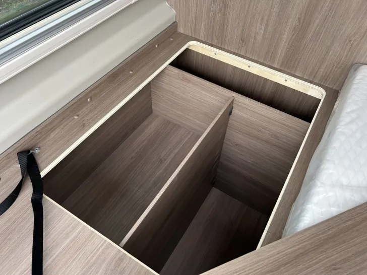 Fahrzeugbild Carado Camper Van CV 600 pro Markise+Kamera #8