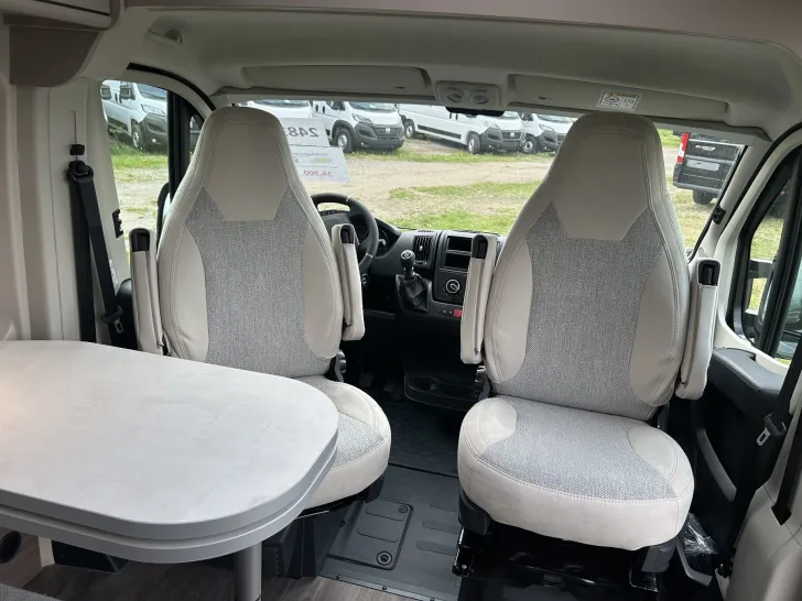 Fahrzeugbild Carado Camper Van CV 600 pro Markise+Kamera #11