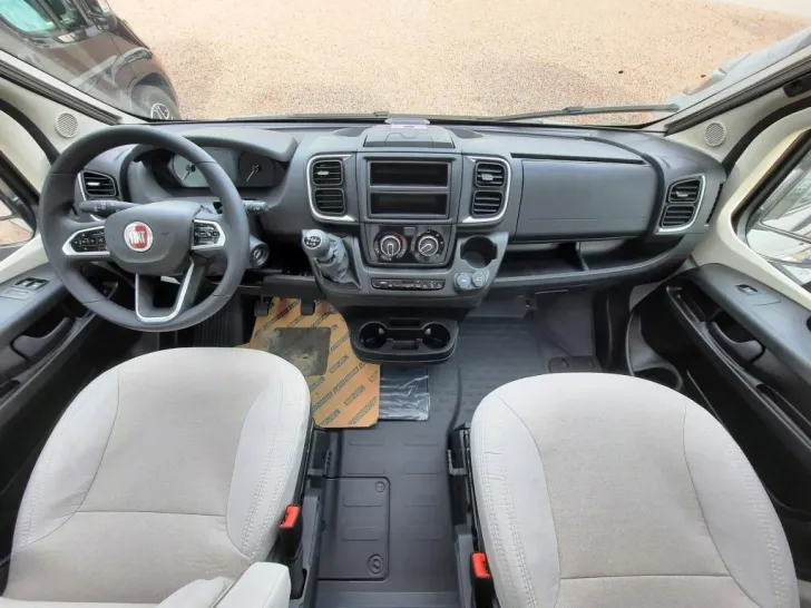 Fahrzeugbild LMC Innovan 540 #16