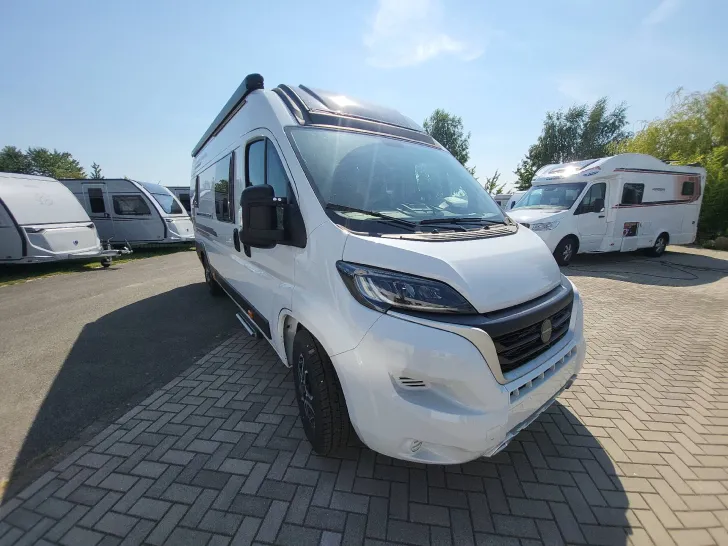 Frontal Vorne Weinsberg CaraBus 630 ME