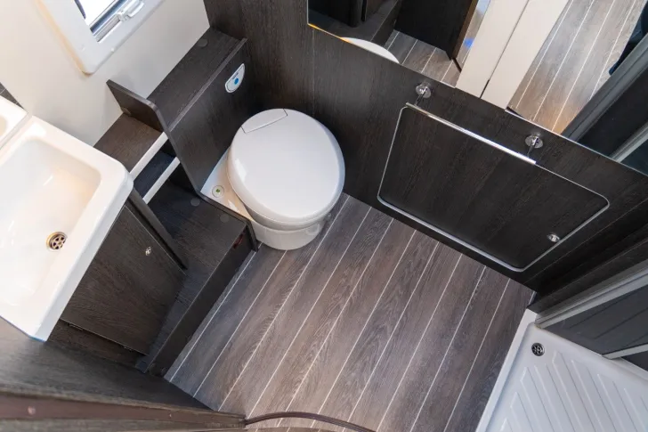 Fahrzeugbild Roller Team Kronos 234 TL *Mj.25*165PS*Hubbett*Solar*Ford #16