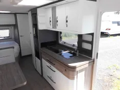 Bild 10 Hobby Excellent Edition 650 KMFe 2025 2200kg., Teppichboden