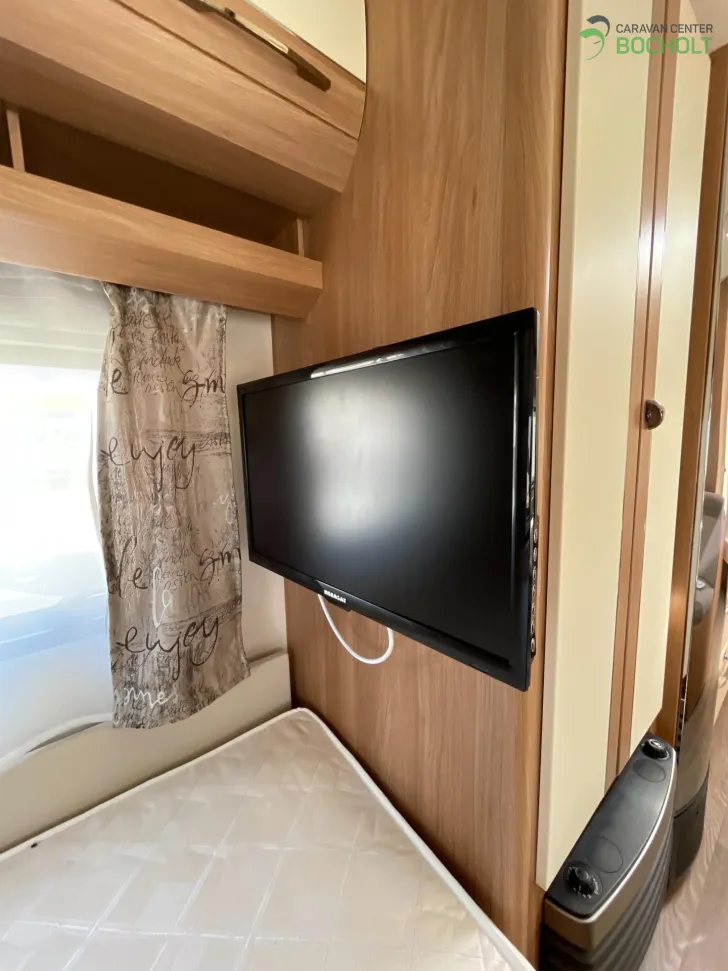 Fahrzeugbild Hobby De Luxe 490 KMF 1800 kg Achse / Mover / TV #12