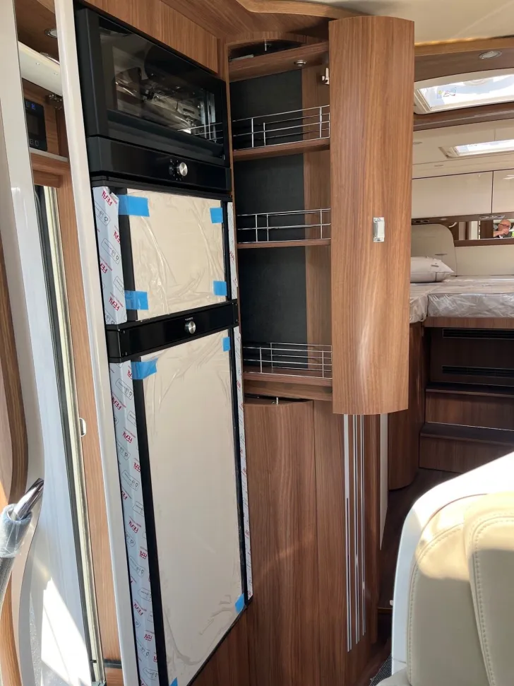 Fahrzeugbild Carthago chic e-line I 50 LE DA Mercedes + Hubstützenanlage #14