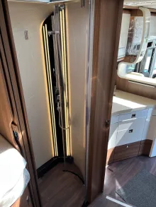Fahrzeugbild Carthago chic e-line I 50 LE DA Mercedes + Hubstützenanlage #15
