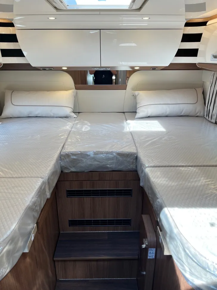 Fahrzeugbild Carthago chic e-line I 50 LE DA Mercedes + Hubstützenanlage #17