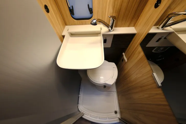 Fahrzeugbild Hymer Grand-Canyon/1.Hand/Festbett/Klima/Markise/160PS #21