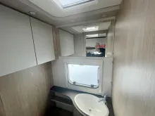 Fahrzeugbild Bürstner Premio 460 TL 1700 kg/Fenster Bug #10