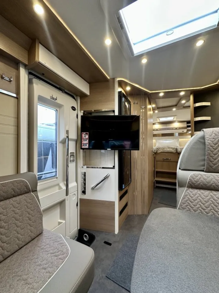 Fahrzeugbild Malibu T 450 RB LE Mercedes Lithium+Fahrassistenten #8