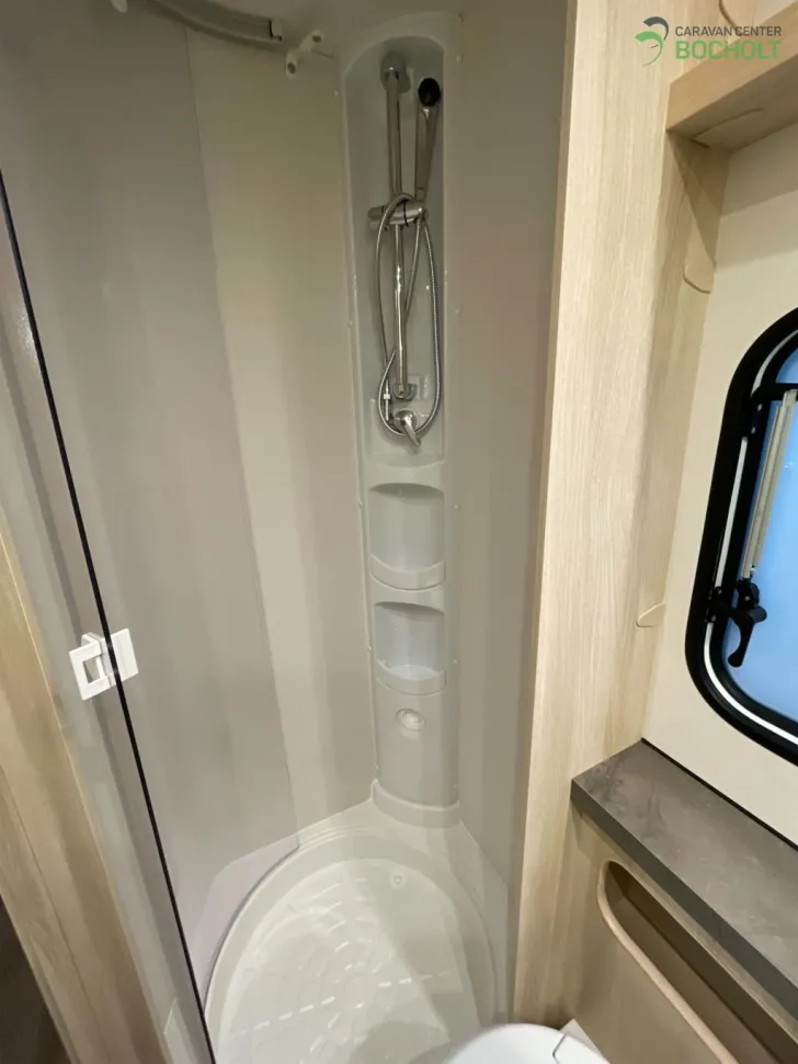 Fahrzeugbild Hobby De Luxe 545 KMF Ehem. Mietwagen / 2000 kg / Dusche #4
